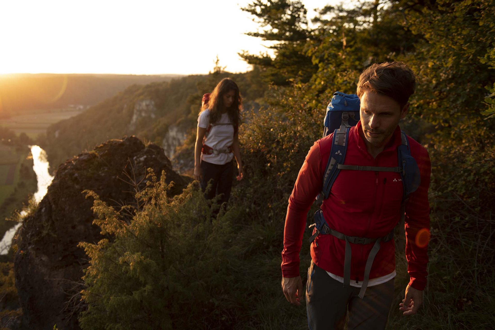 Deutschlands beste Wanderwege zwei Wanderer unterwegs