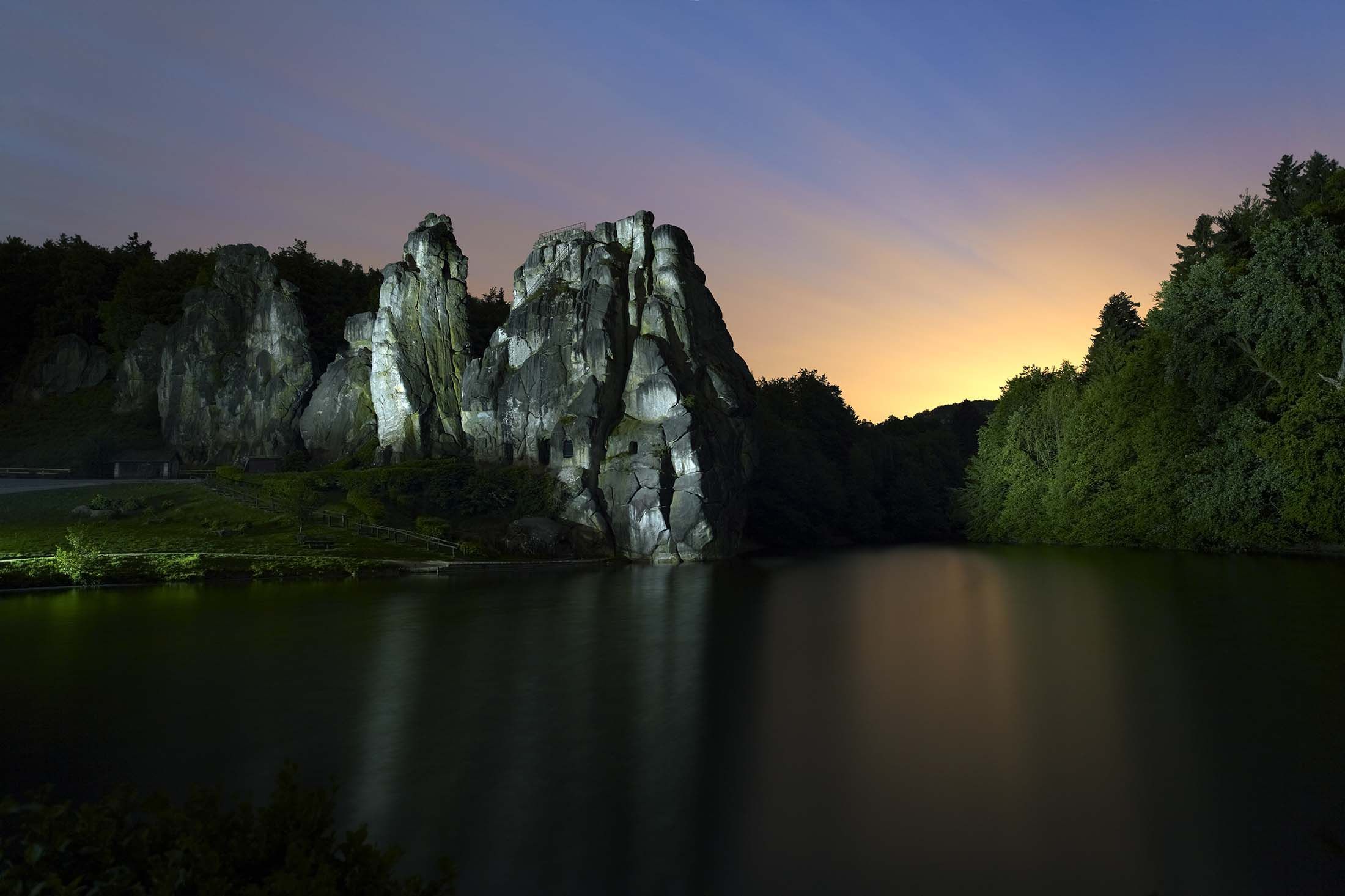 Wanderweg Top Trails Externsteine bei Sonnenaufgang